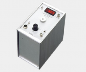 Model-8100 校正用ポータブル加振器